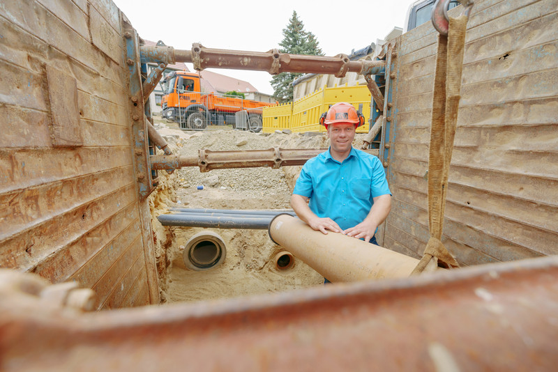 Bauarbeiter bei Rohrausbringung in Meyhen