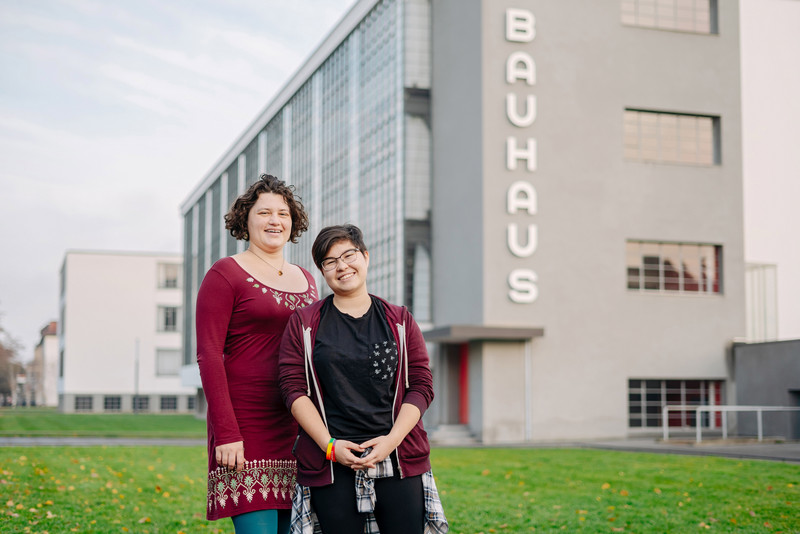 Das Bild zeigt Projektleiterin Annemarie Walter und Lea Argirov.  