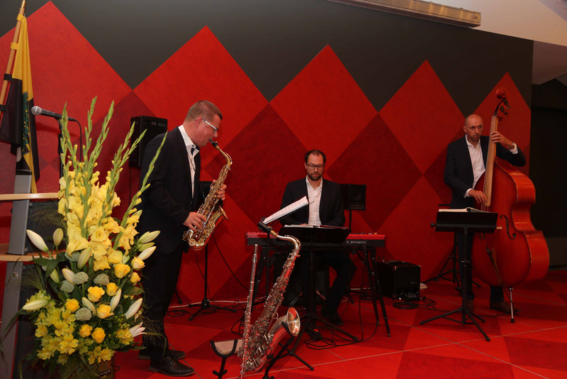 Die Band "Jazzfeel" tritt auf