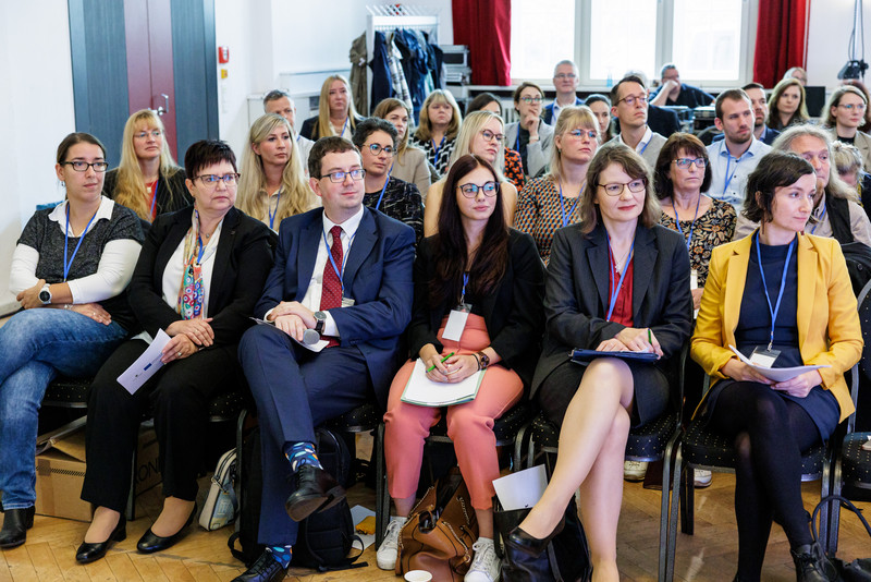 Dsa Bild zeigt Publikum im Saal. 