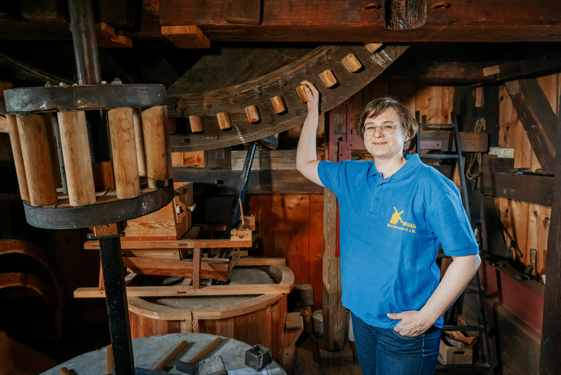 Das Bild zeigt Constance Radespiel in der Mühle.