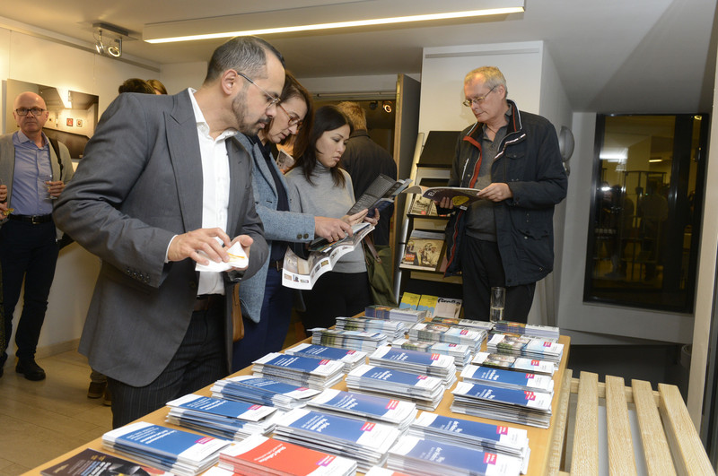 Besucher vor Beginn der Veranstaltung