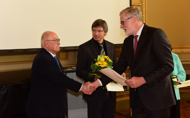 Auszeichnung von Dr. Horst Schnellhardt